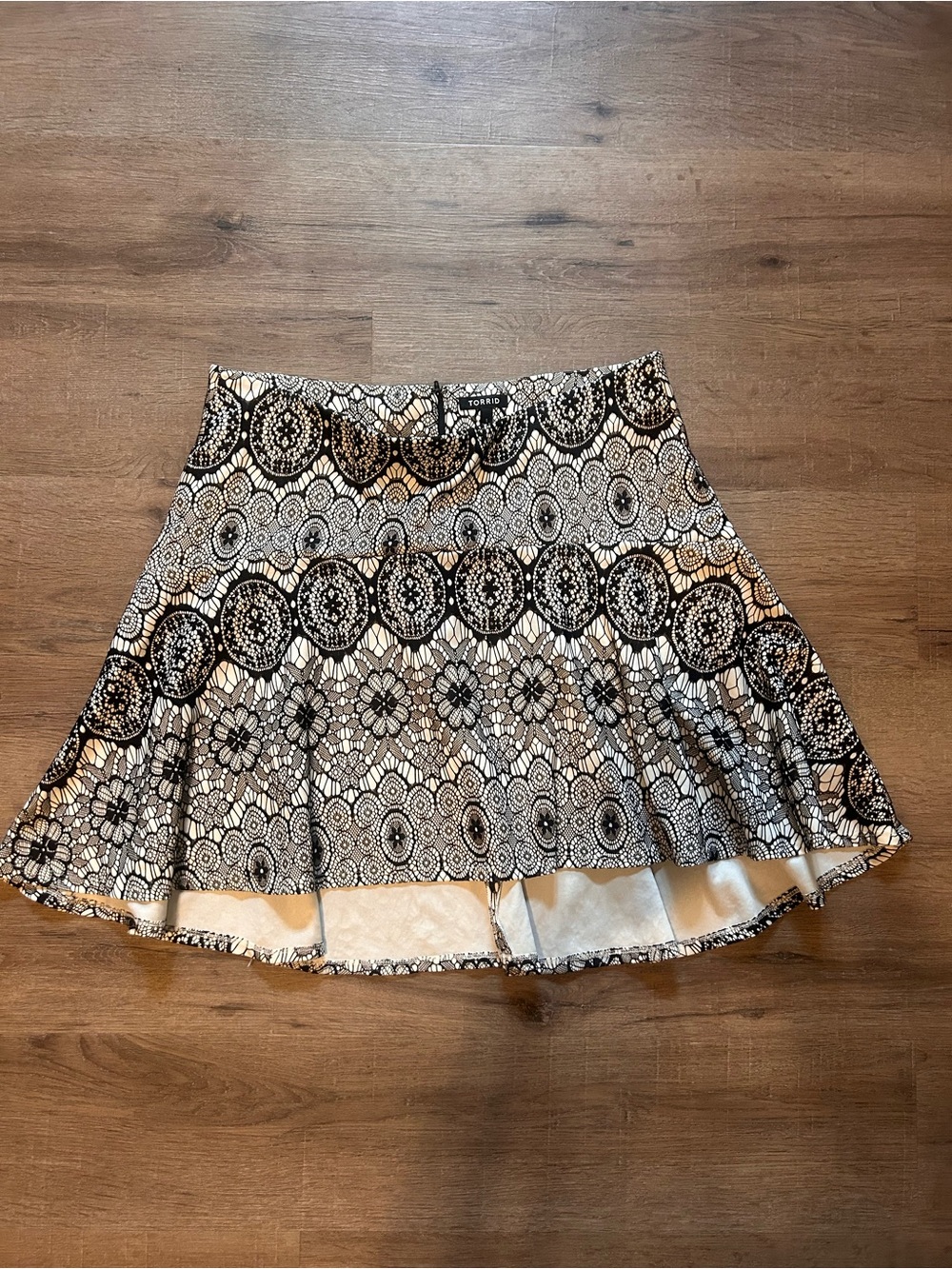 Torrid Skirt Womens Plus Size 1 Black & White Lace Overlay Hi-Lo Skater
